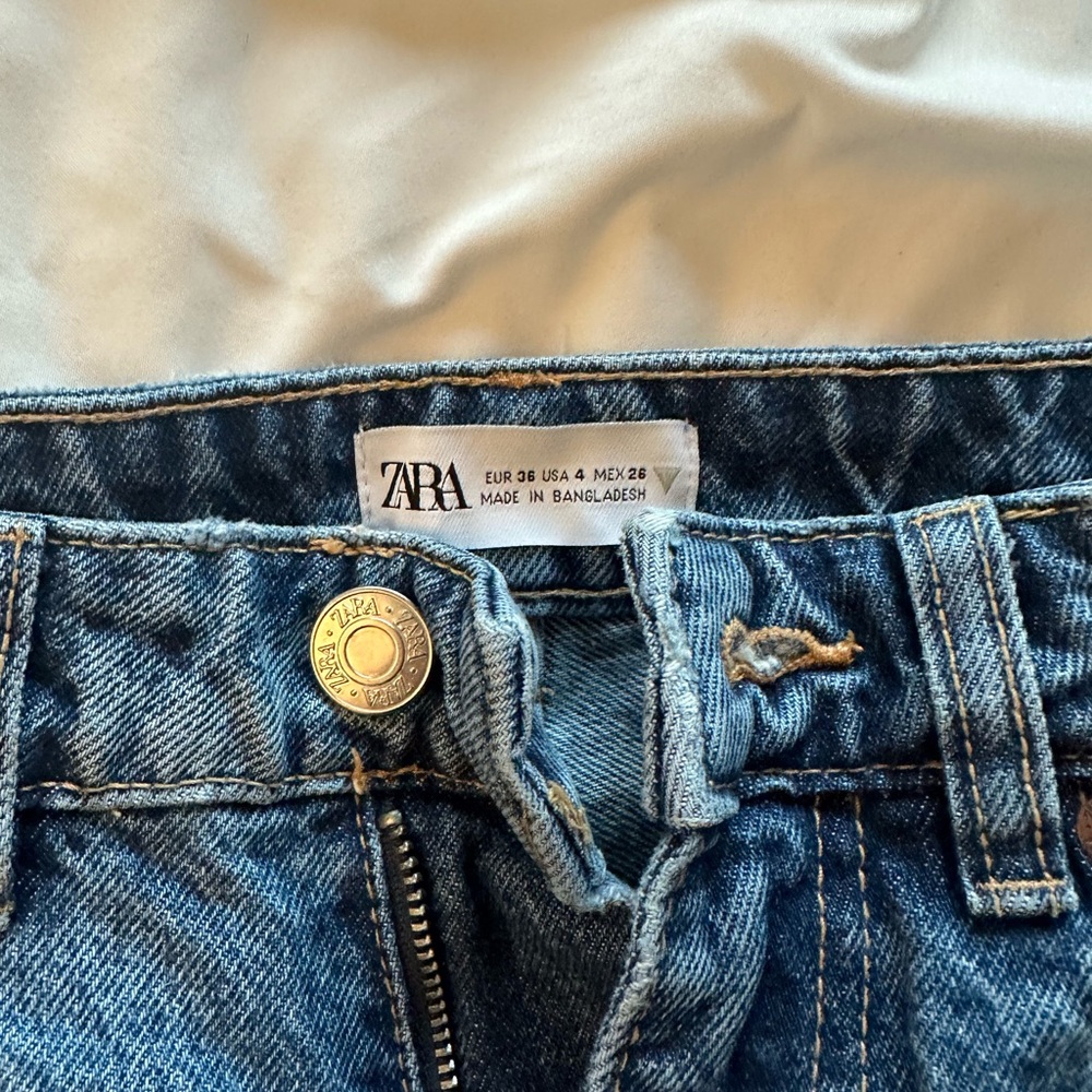Zara Ripped Jeans - Picture 3 of 3